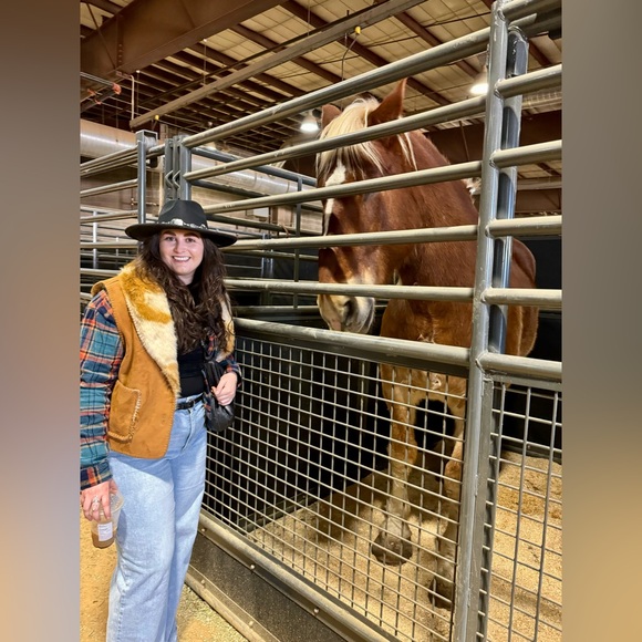 Meet your Posher, Rachael - Picture 2 of 2